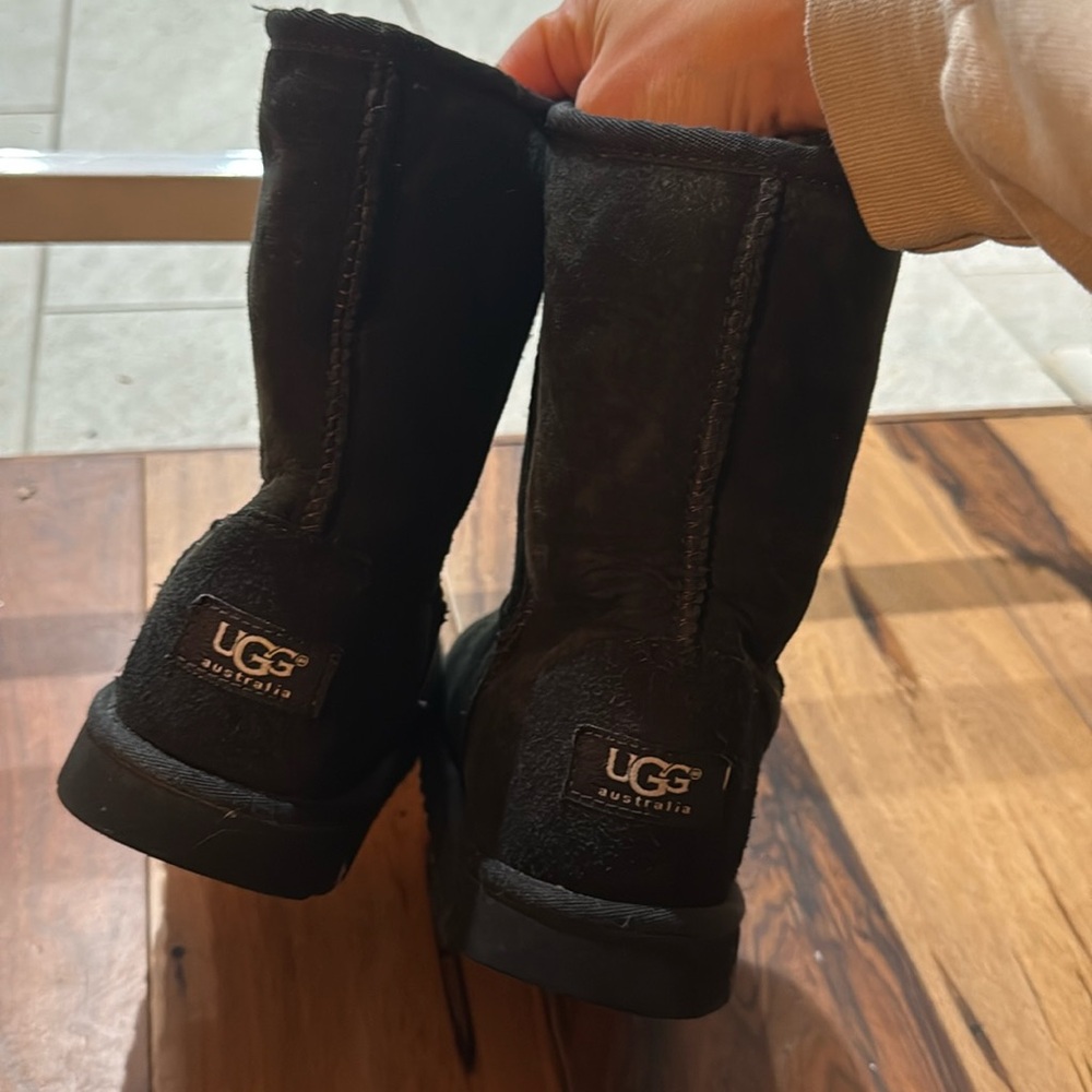 UGG Essential- Women’s short boot